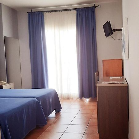 Hostal La Colonia ماربيا المظهر الخارجي الصورة
