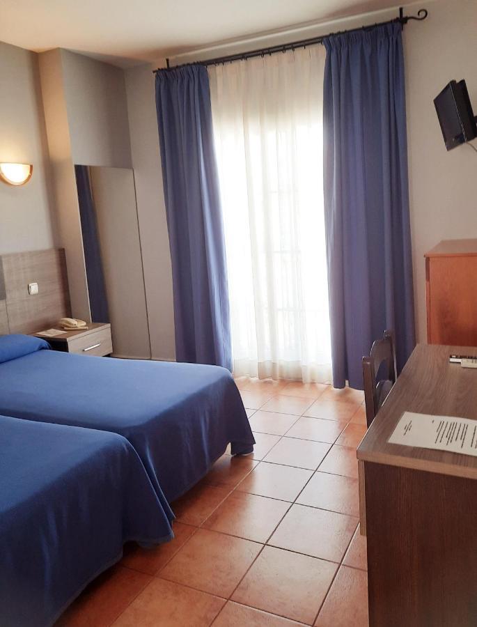 Hostal La Colonia ماربيا المظهر الخارجي الصورة
